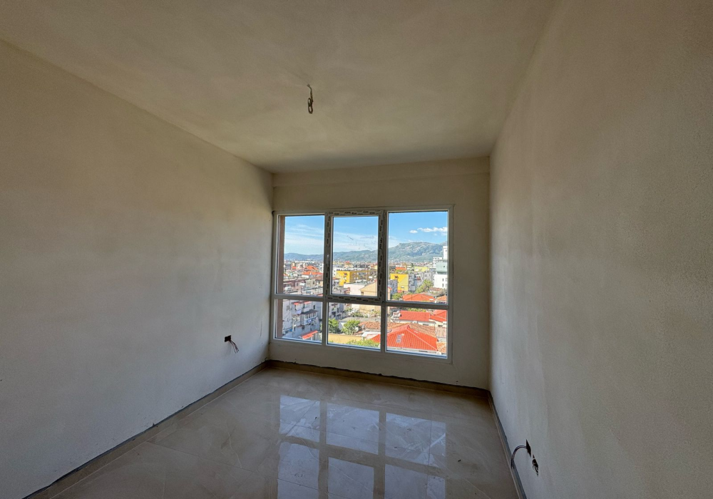 Shitet Apartament 2+1+2 Në Lagjen Dyli Haxhire